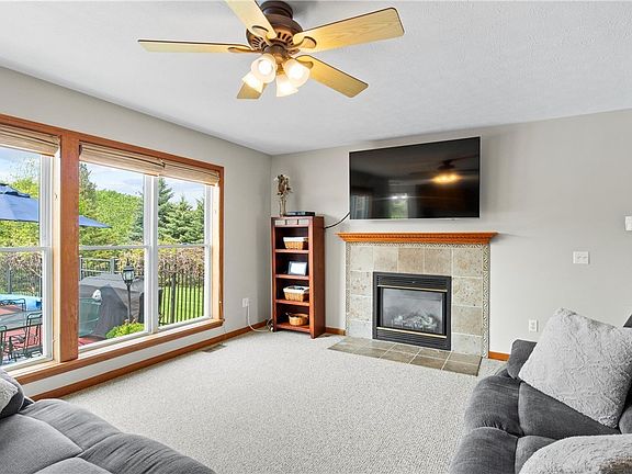 3rd image of 19 Mission Hill Dr