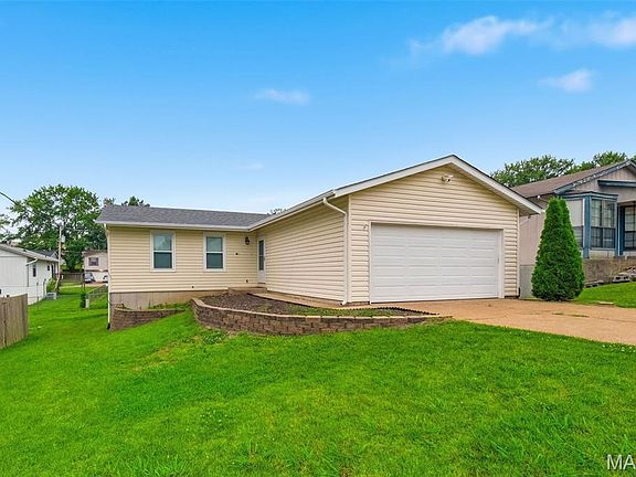 3rd image of 2654 Elm Dr