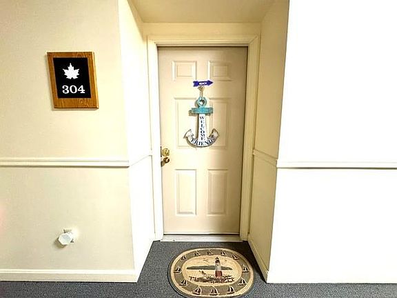 5th image of 140 High St APT 304