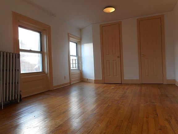 2nd image of 221 Dekalb Ave APT 4