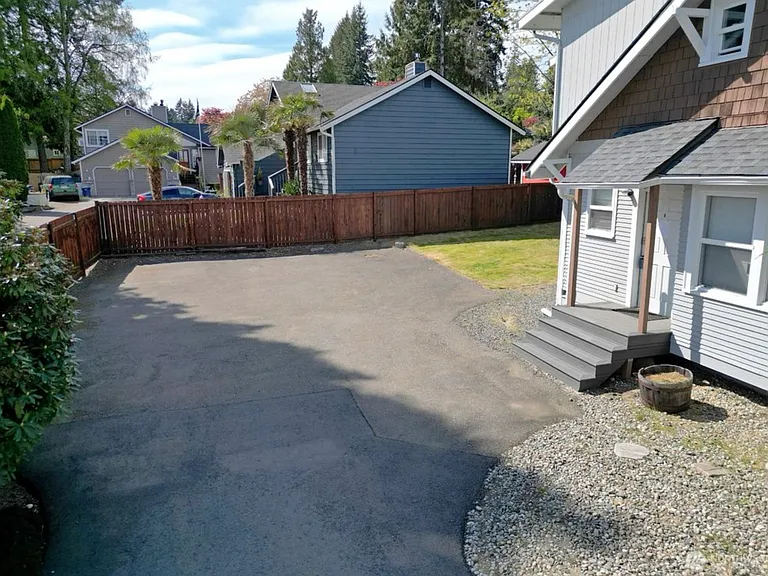 2108 117th Ave NE #B — Photo 3