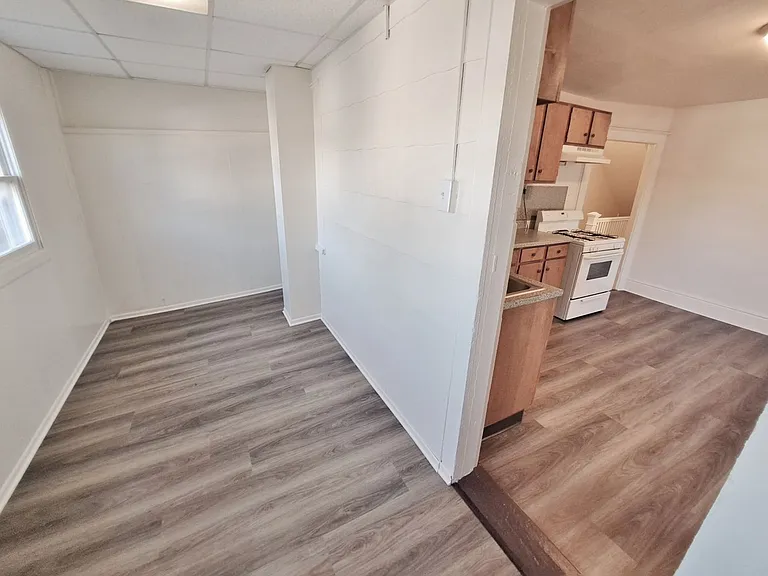 118 S Franklin St — Photo 12