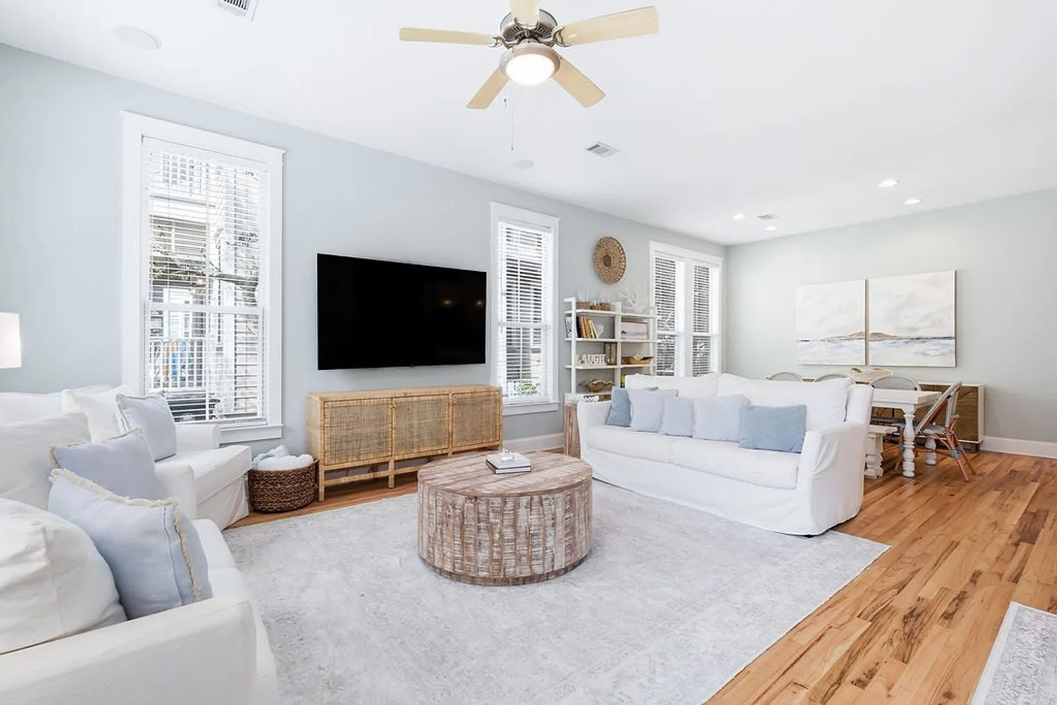 3 bed, 3.0 bath, 1743 sqft, $5,006 — Photo 2