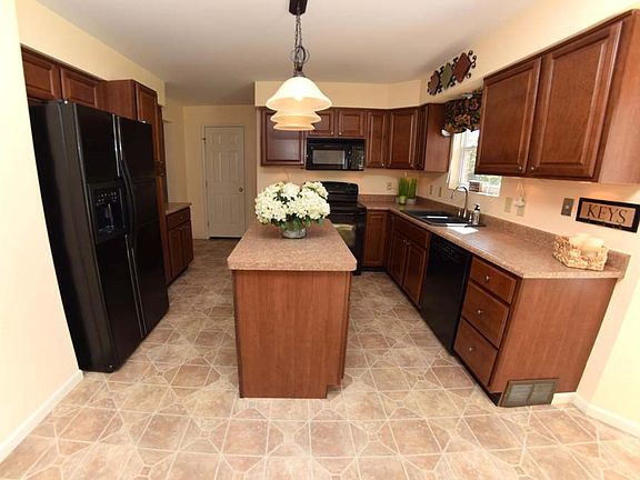 4th image of 5342 Foxdale Ct