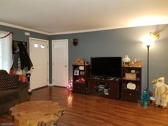 3rd image of 101 Riverview Ct