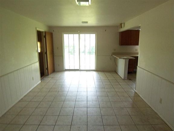 4th image of 425 Meadow Wood Dr