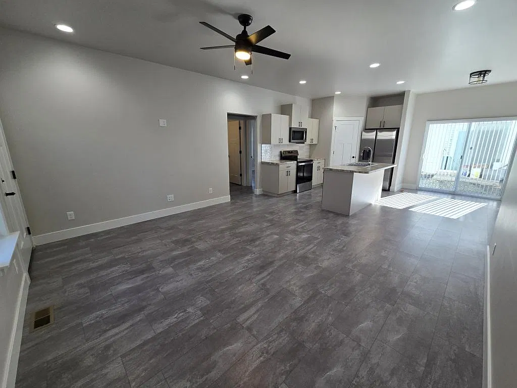 1065 Cheney Dr W — Photo 4