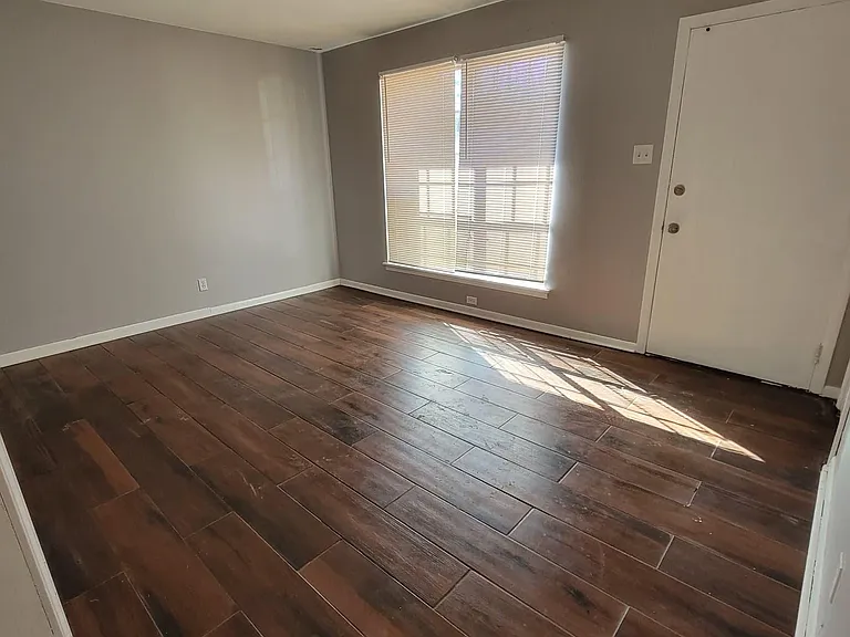 5800 Liberty Cv — Photo 4