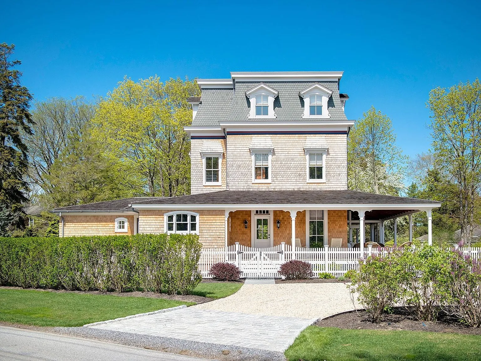 Renovated Historic Home In The Heart Of Quogue — Photo 2