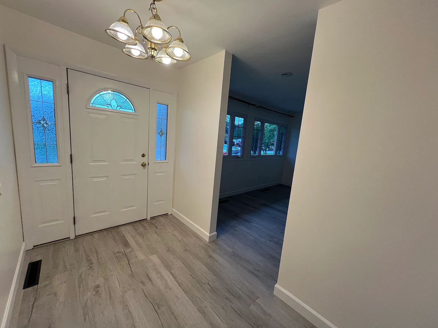 5 bed, 2000 sqft, $3,800 — Photo 4