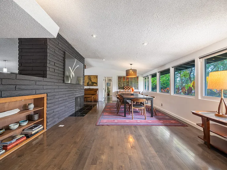 13557 Kittridge St — Photo 3