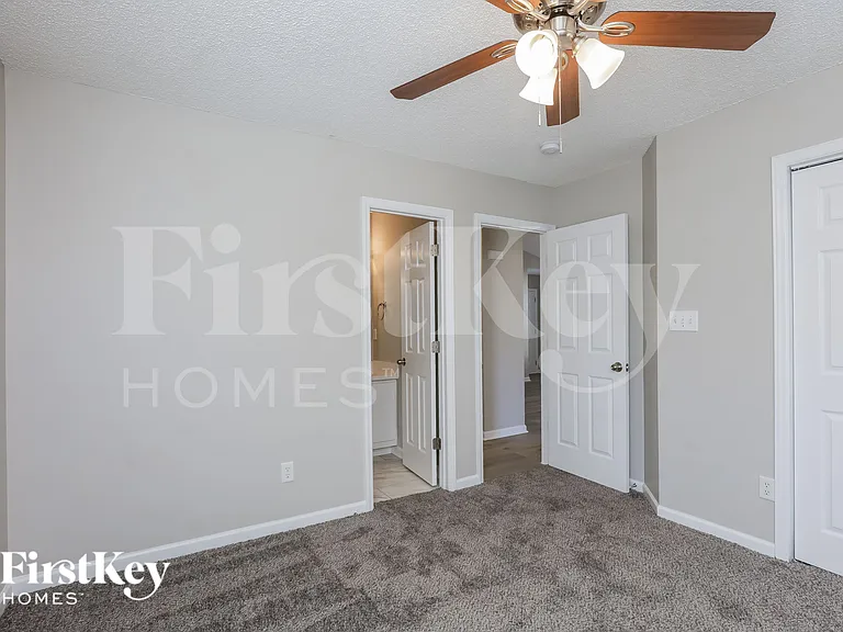 4952 Silverdene St — Photo 10