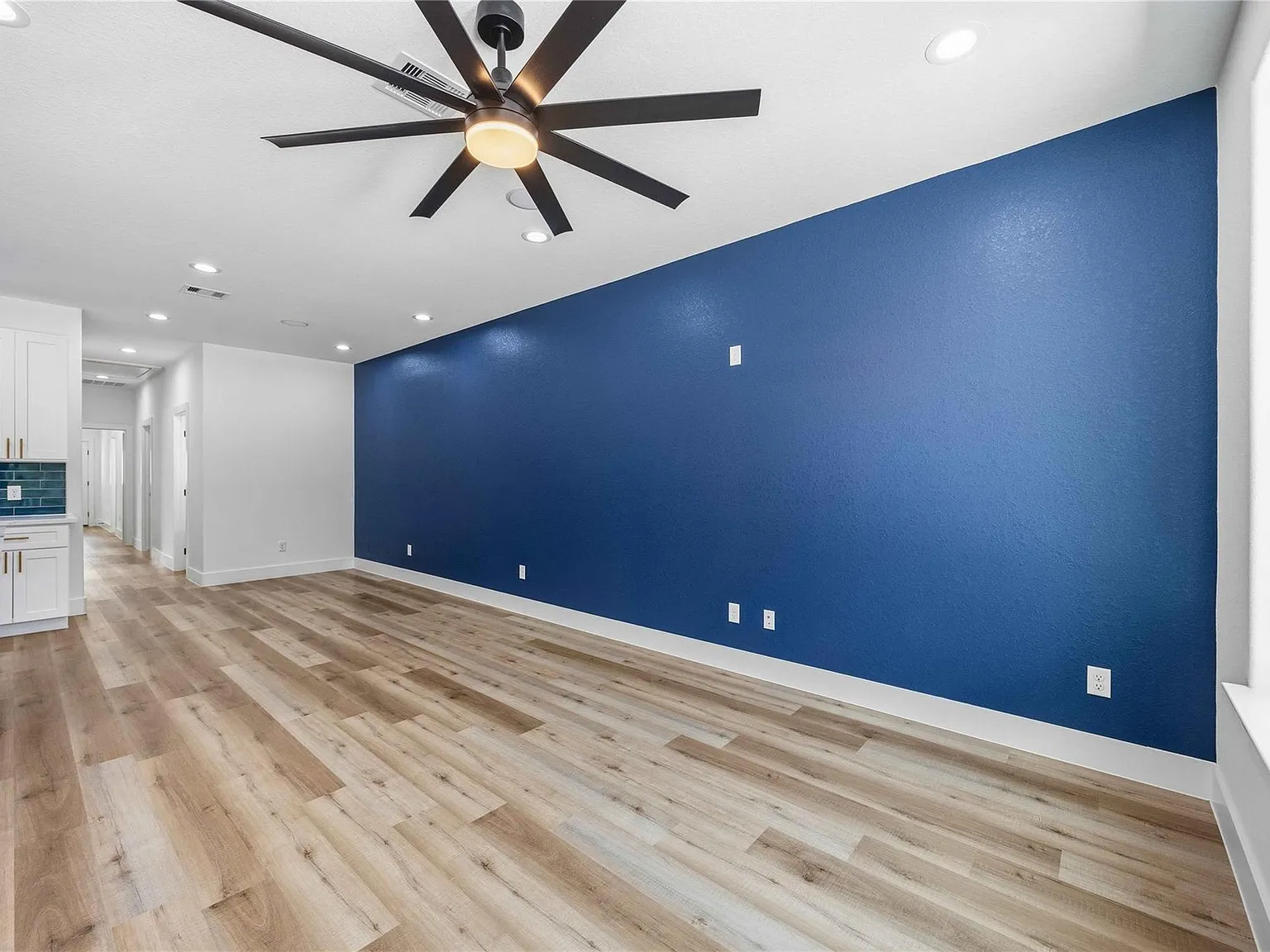 3 bed, 2.0 bath, 1300 sqft, $1,950 — Photo 3