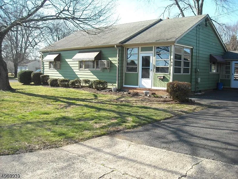 705 Boesel Ave photo 1