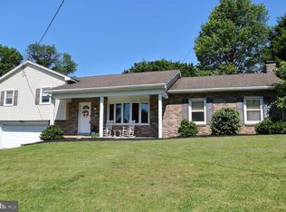 5420 Rainbow Dr, East Petersburg, PA 17520