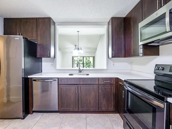 Oakwood Apartments, 1979-1989-1999 NW 4th Ave #1999-C, Boca Raton, FL 33432
