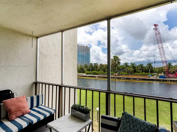 601 Three Islands Blvd APT 304, Hallandale, FL 33009
