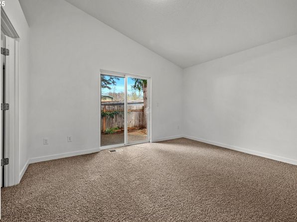 salem-oregon-2101567058 picture