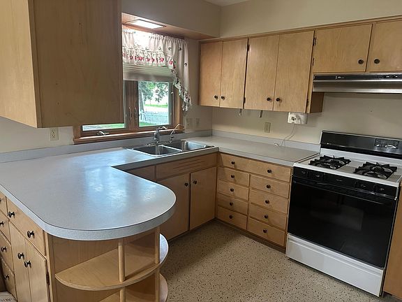 2nd image of 185 10th St