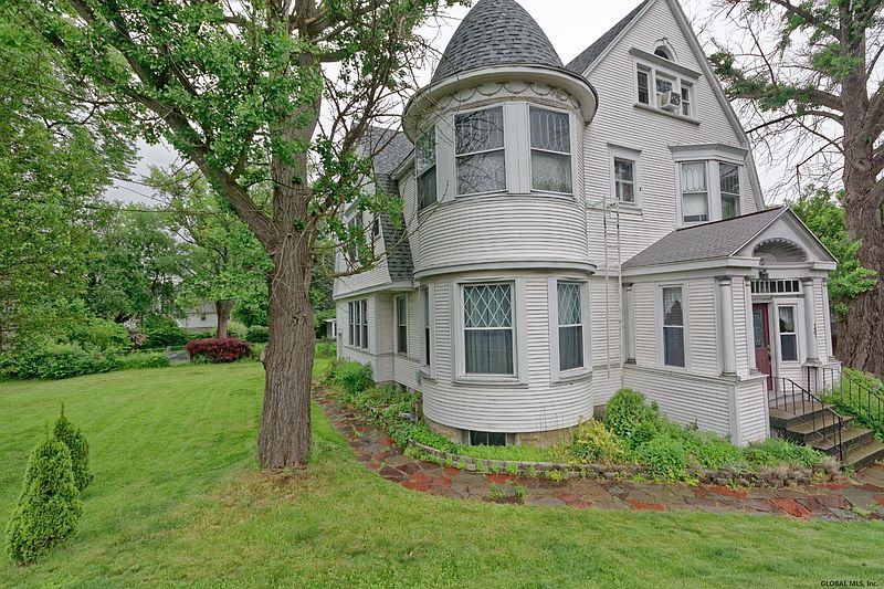 5th image of 137 BROAD Street