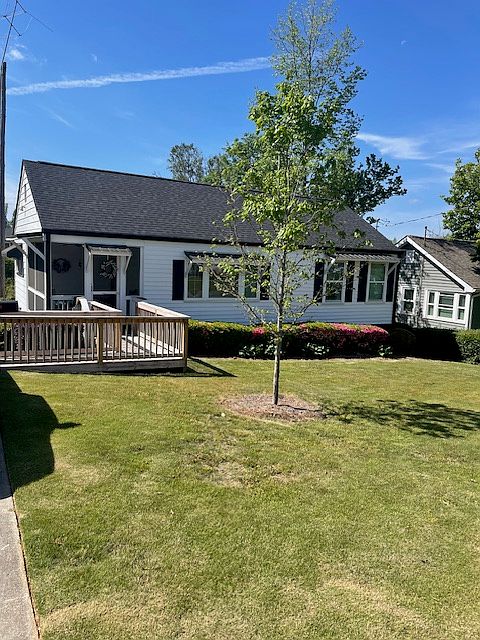 Front yard view from driveway