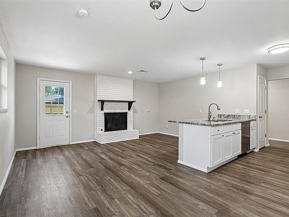 4th image of 8209 NW 28th St