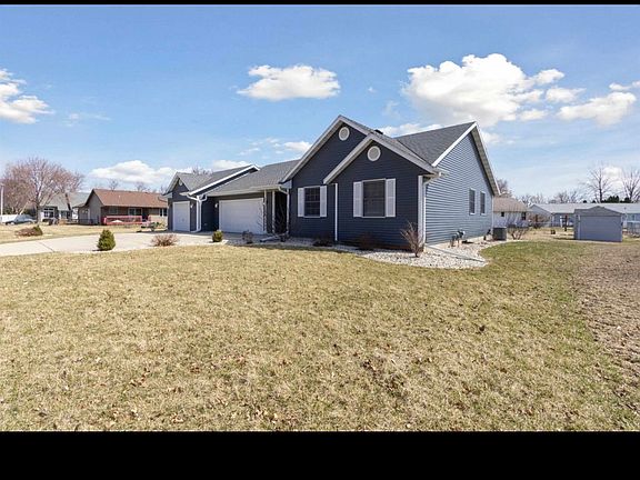 3rd image of 715 Desoto Dr