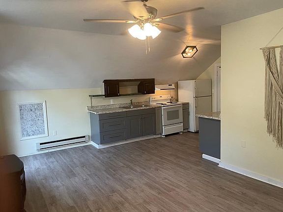 4th image of 806 Earnest St