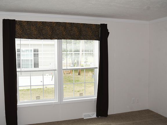 3rd image of 31 Elm Ln