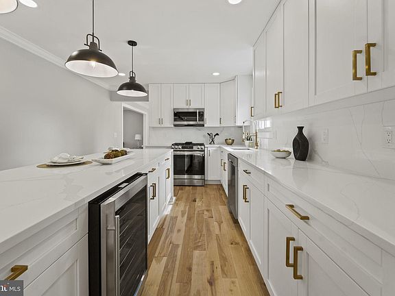 5th image of 3443 Charles St