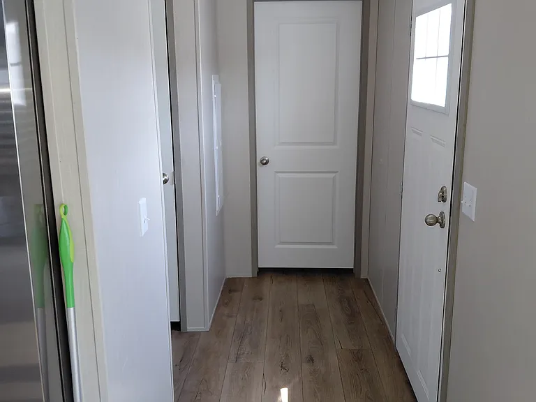 339 Lakeway Dr — Photo 6