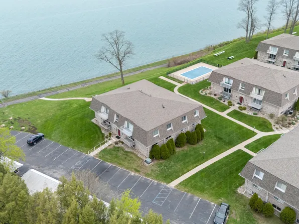 3622 Lakeshore Dr APT G12, Saint Joseph, MI 49085
