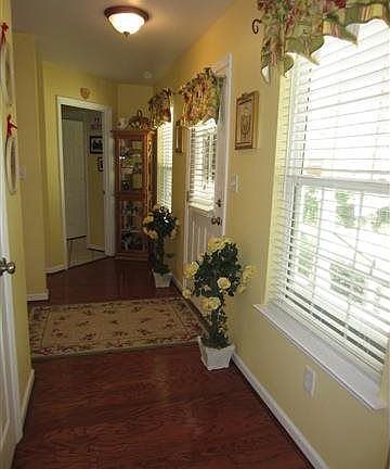 4th image of 99 Lake Bluff Ln