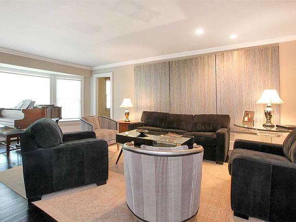 3rd image of 2 Claverton Ct