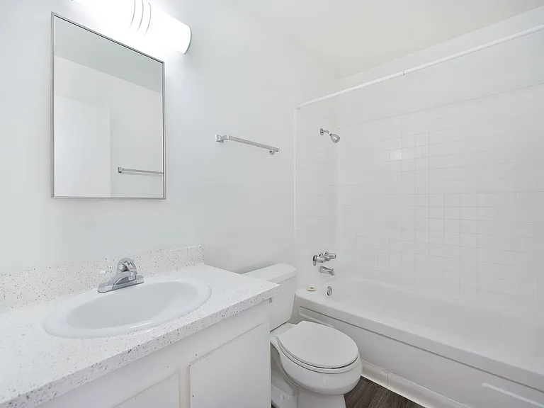 The Canopy | Bathroom