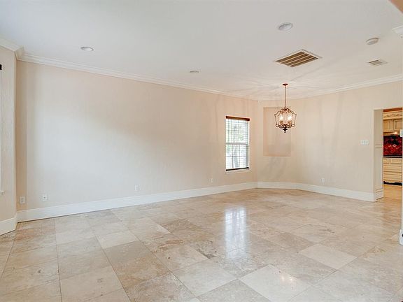 3rd image of 3005 S Jennings Ave
