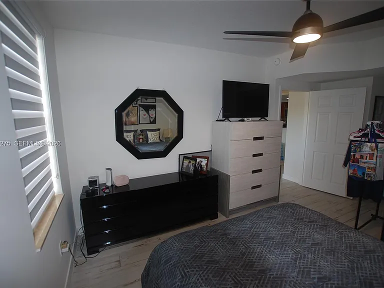 511 Lucerne Ave #306 — Photo 3