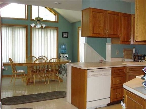 3rd image of 88 N Crystal Ave