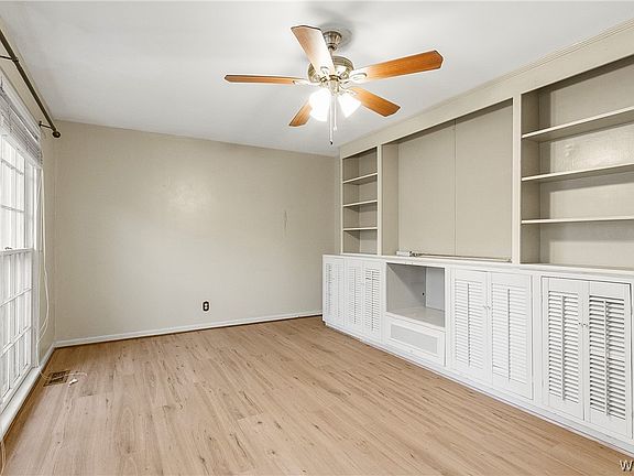 4th image of 217 32nd Pl E
