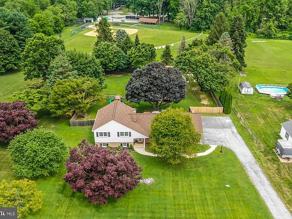 4th image of 16 Gloucester Dr