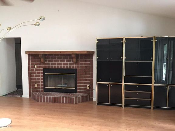 2nd image of 380 E Country Club Dr