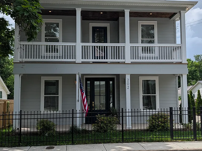202 S Hancock St — Photo 1