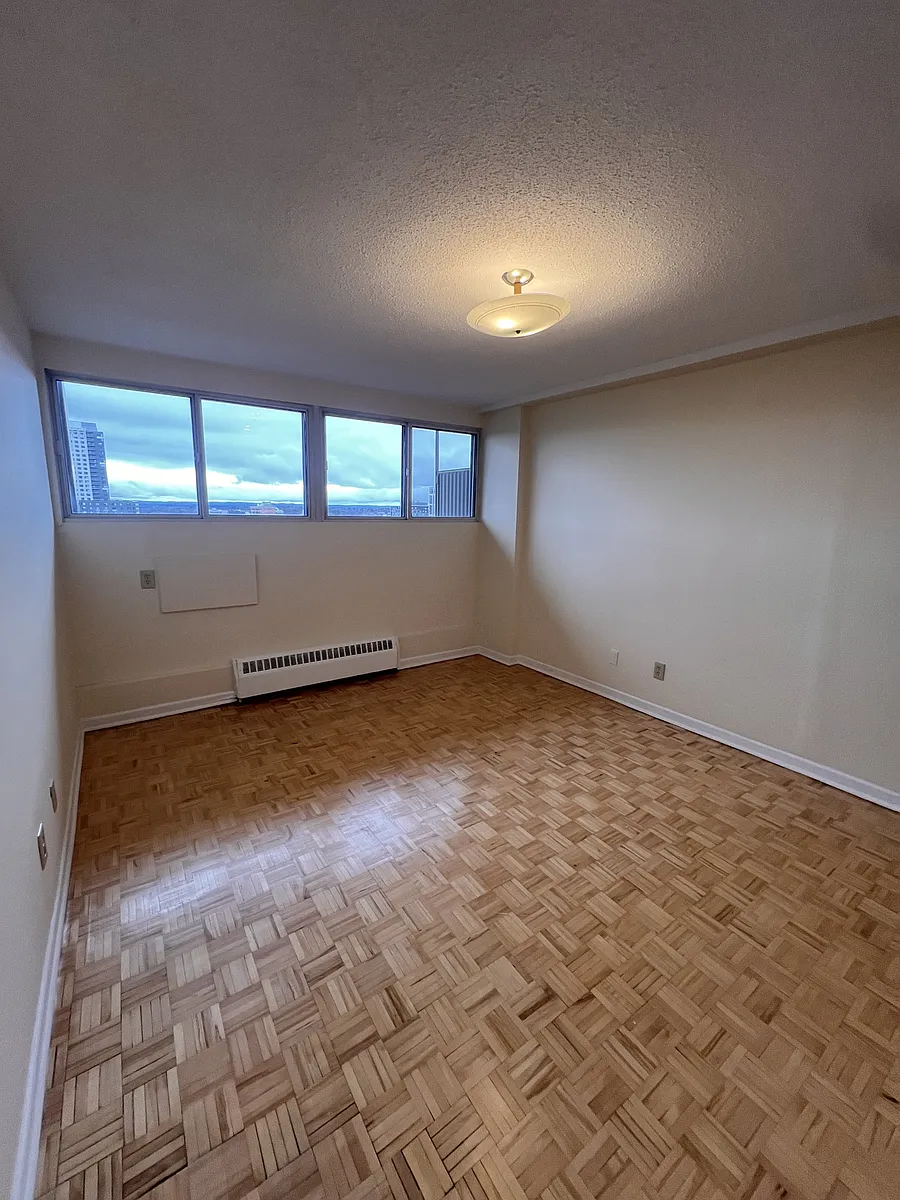 Building Photo - 345 Laurier Ave E #901