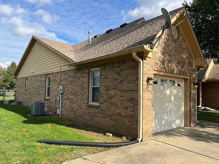 638 Eugene Ct — Photo 2