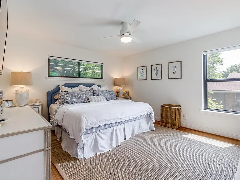 876 Berkinshire Dr — Photo 6