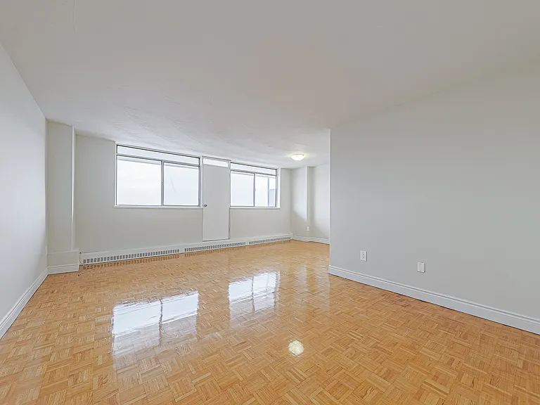 105 Rowena Dr — Photo 8