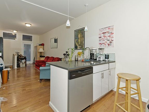 5th image of 1446 Gates Avenue #6