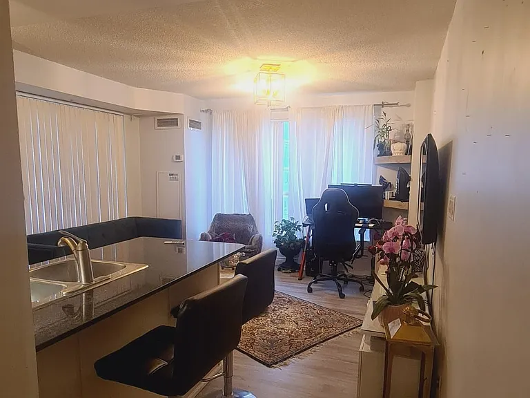 19 Barberry Pl #603 — Photo 3