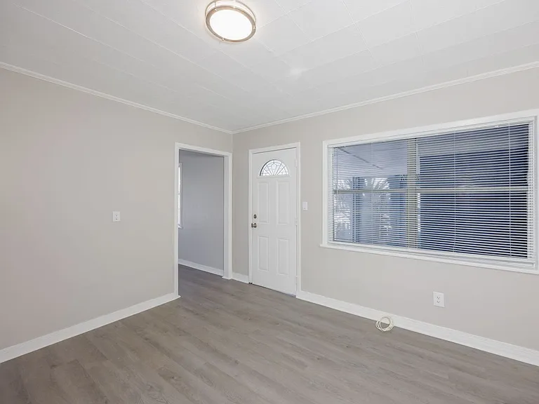 1530 S Martin Luther King Jr Ave — Photo 6