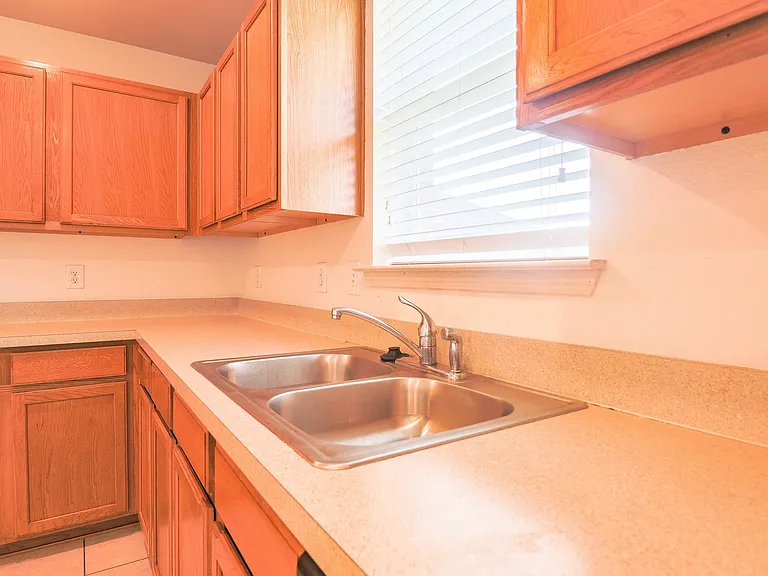 2324 Cavalry Dr — Photo 11
